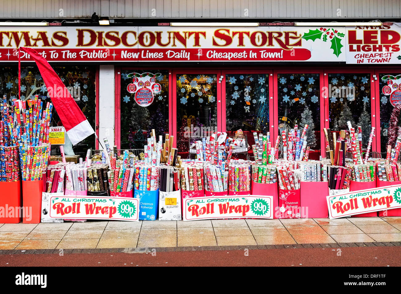 Wrapping paper rolls hires stock photography and images Alamy