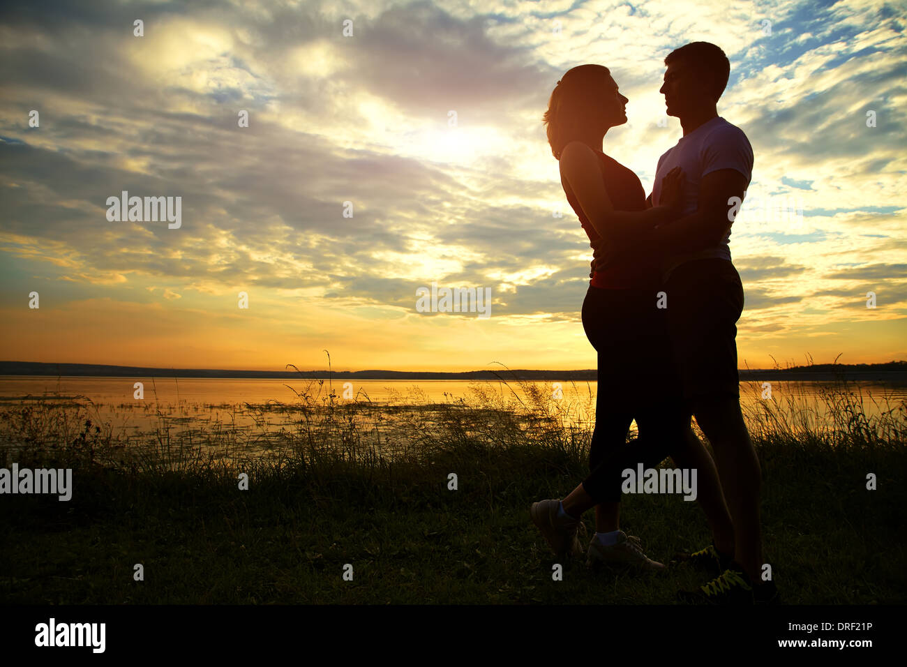 Silhouettes embracing hi-res stock photography and images - Alamy