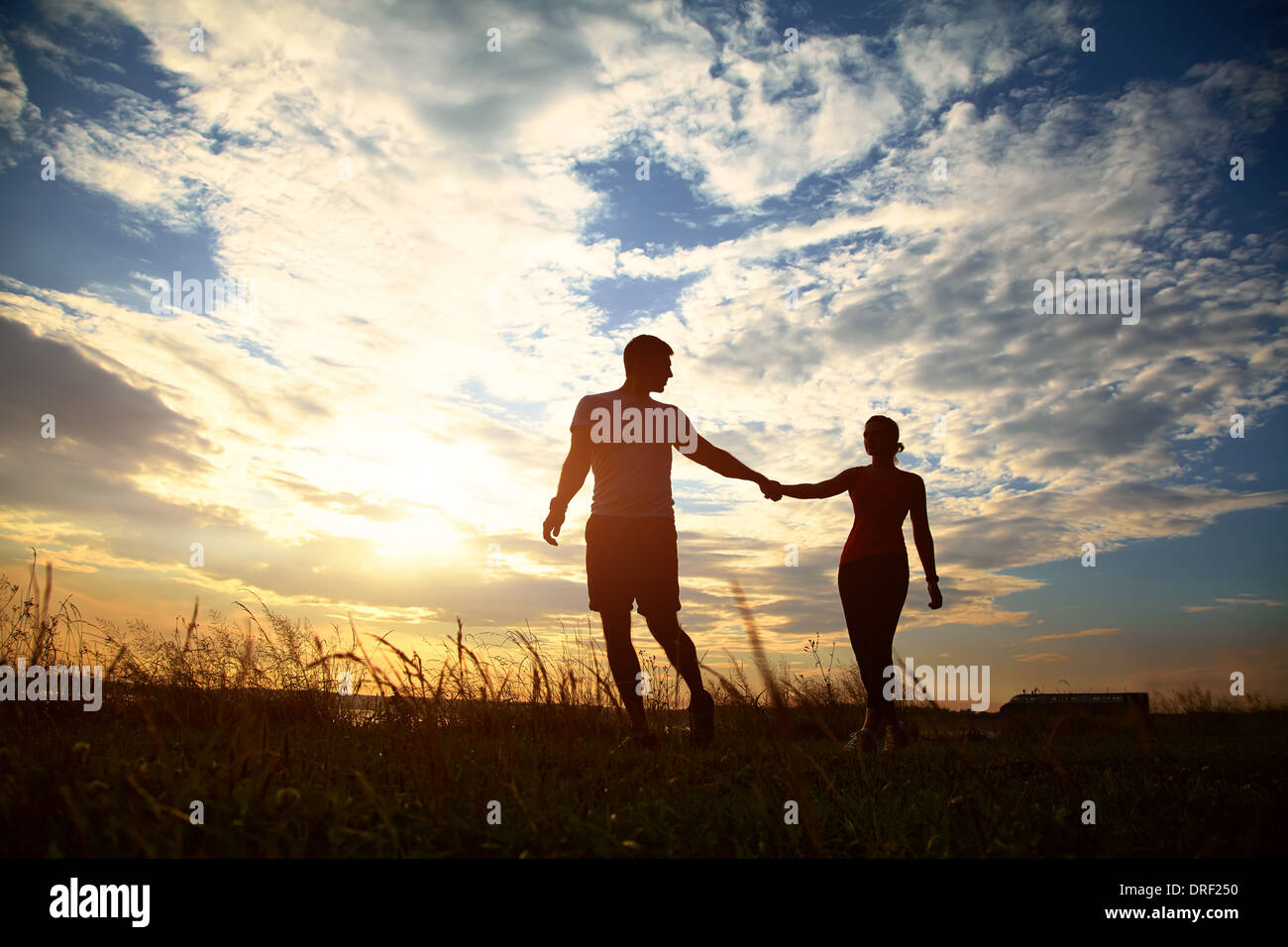 Couple embracing silhouette hi-res stock photography and images - Alamy