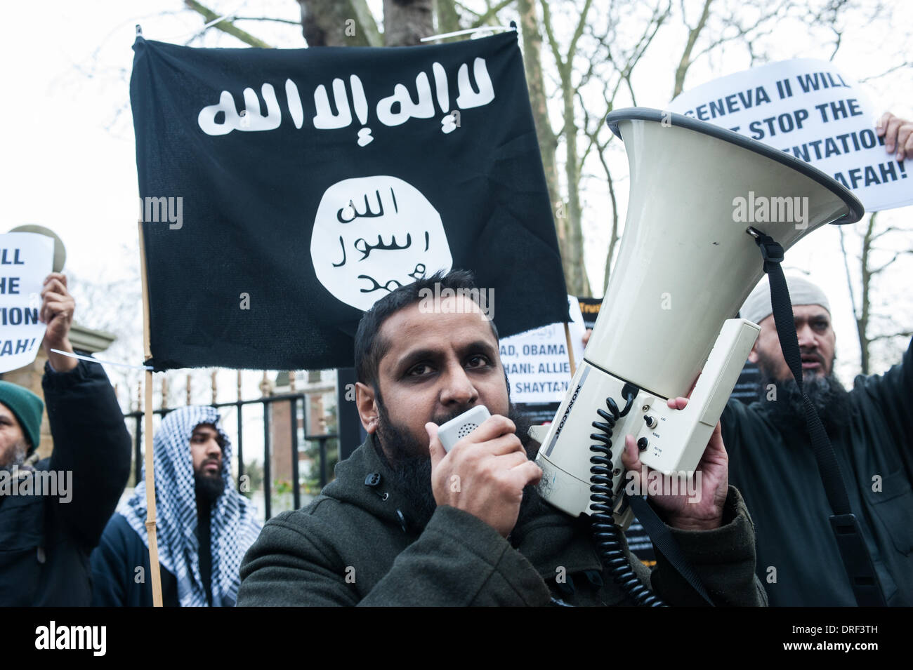 London, UK. 24th January 2014. a protester addresses the audience outside the Regents Park Mosque. Credit:  Piero Cruciatti/Alamy Live News Stock Photo