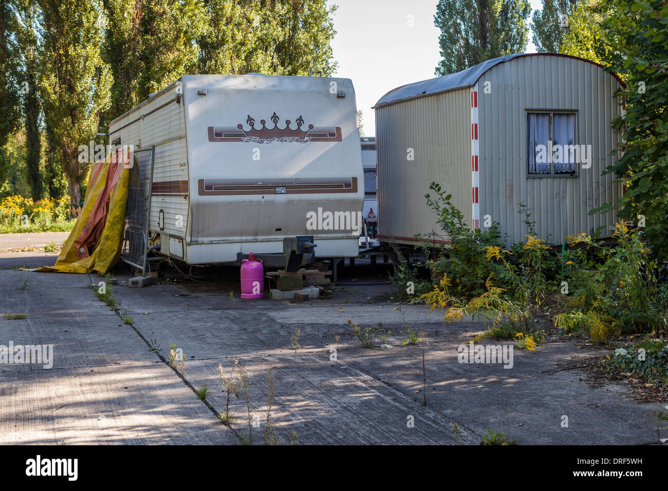 Old caravan and trailer - accommodation at the abandoned, derelict, disused amusement park, Spreepark, Planterwald, Ber;ln Stock Photo