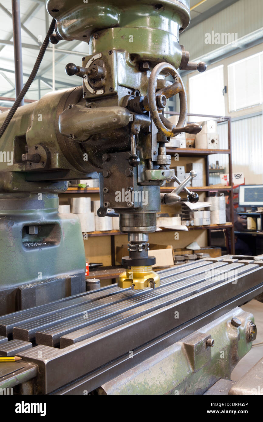 Milling machine hires stock photography and images Alamy