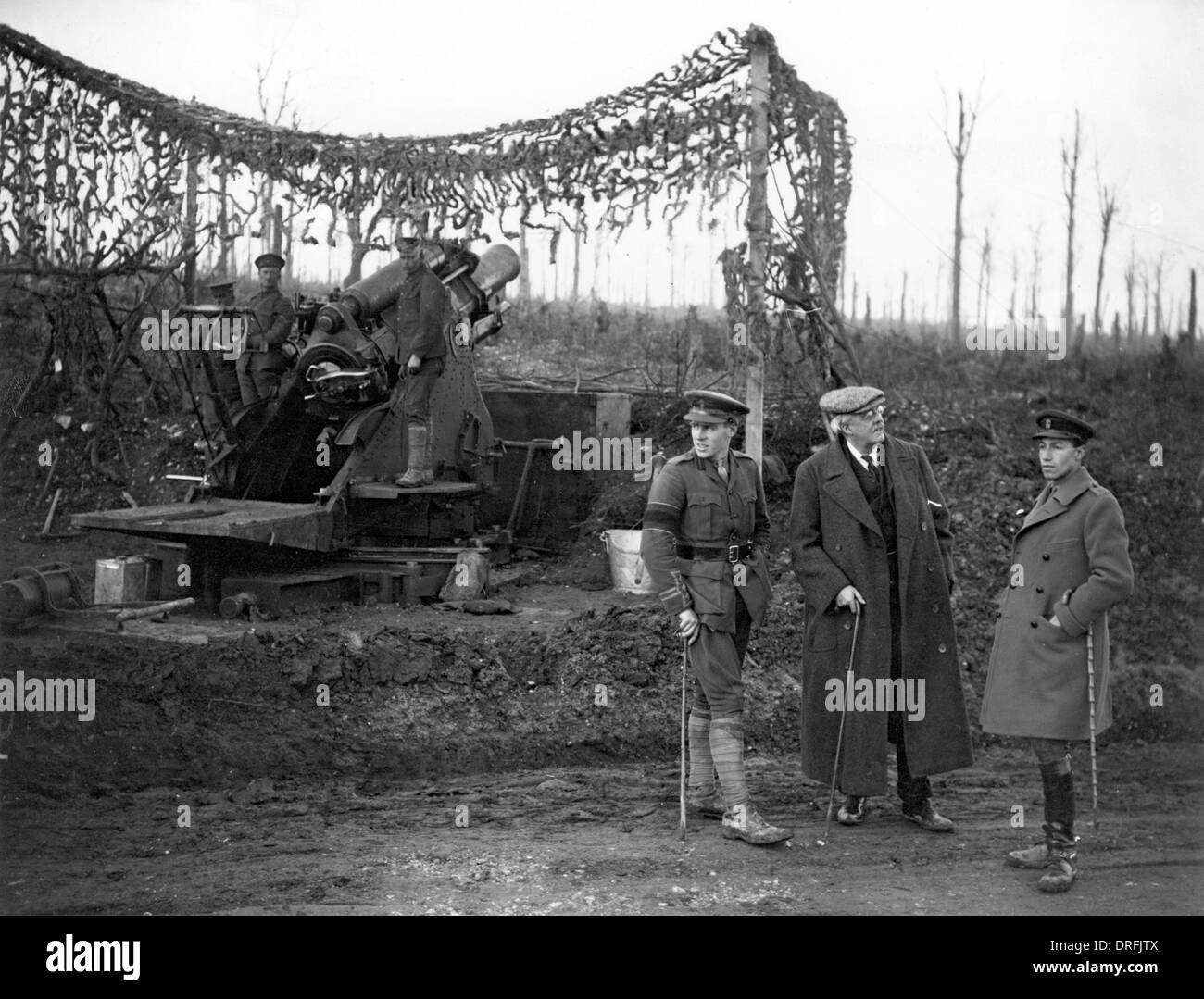 Balfour visiting Howitzer 1916 Stock Photo