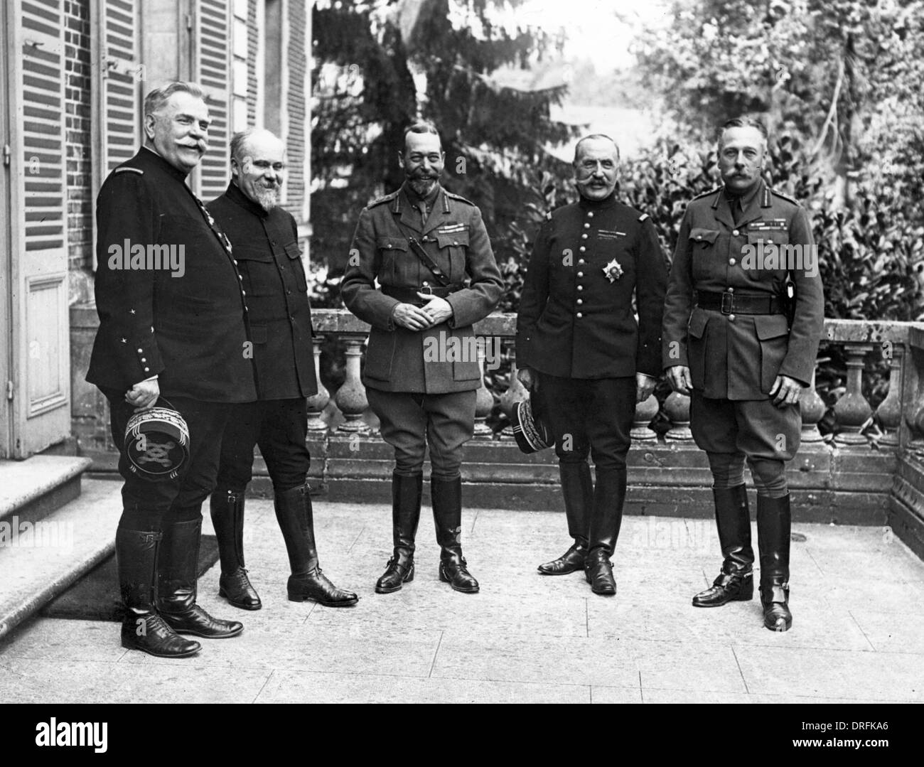 George V with military leaders during First World War Stock Photo