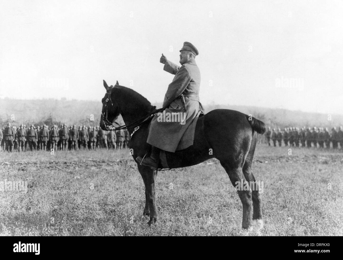 German General speaking to troops, Piave, Italy Stock Photo