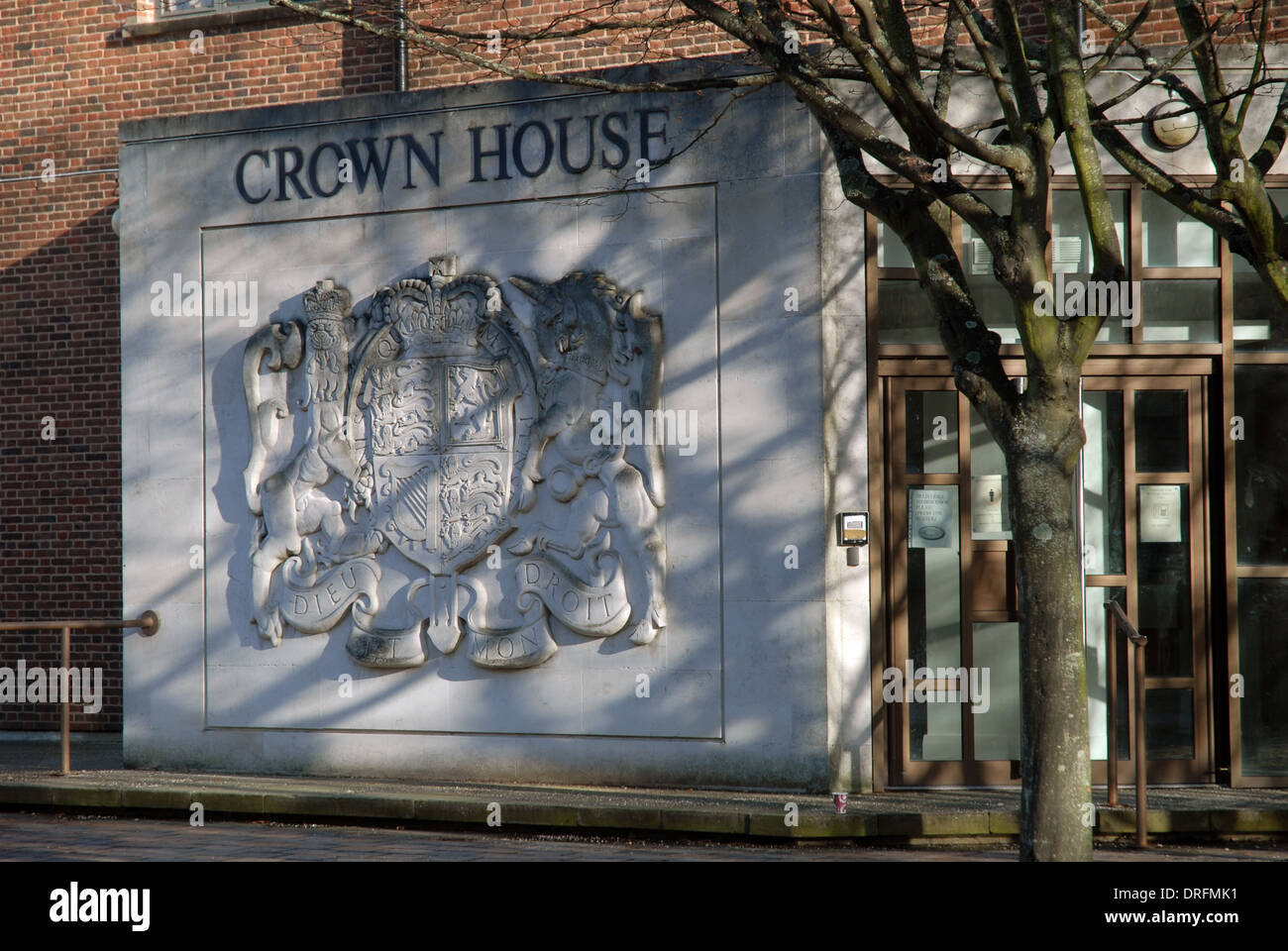 Royal coat of arms of the United Kingdom, Portsmouth Magistrates Court, Portsmouth, Hampshire, England. Stock Photo