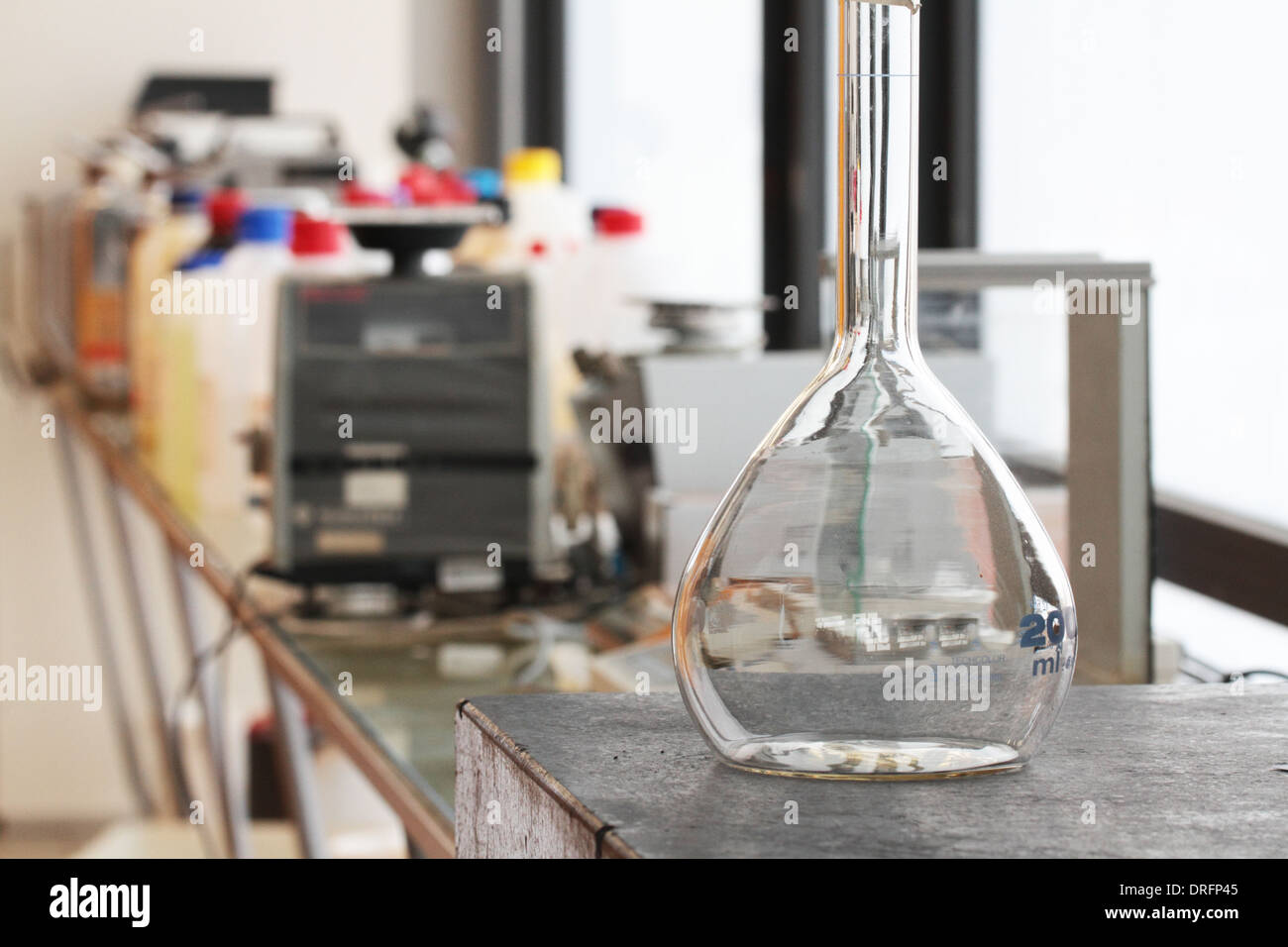 Round bottom flask hires stock photography and images Alamy