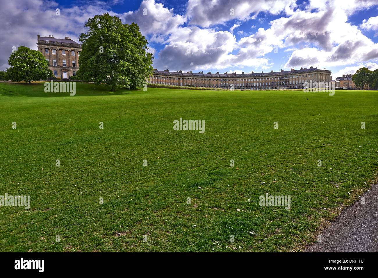 The Royal Crescent is a street of 30 terraced houses laid out in a sweeping crescent in the city of Bath, England Stock Photo