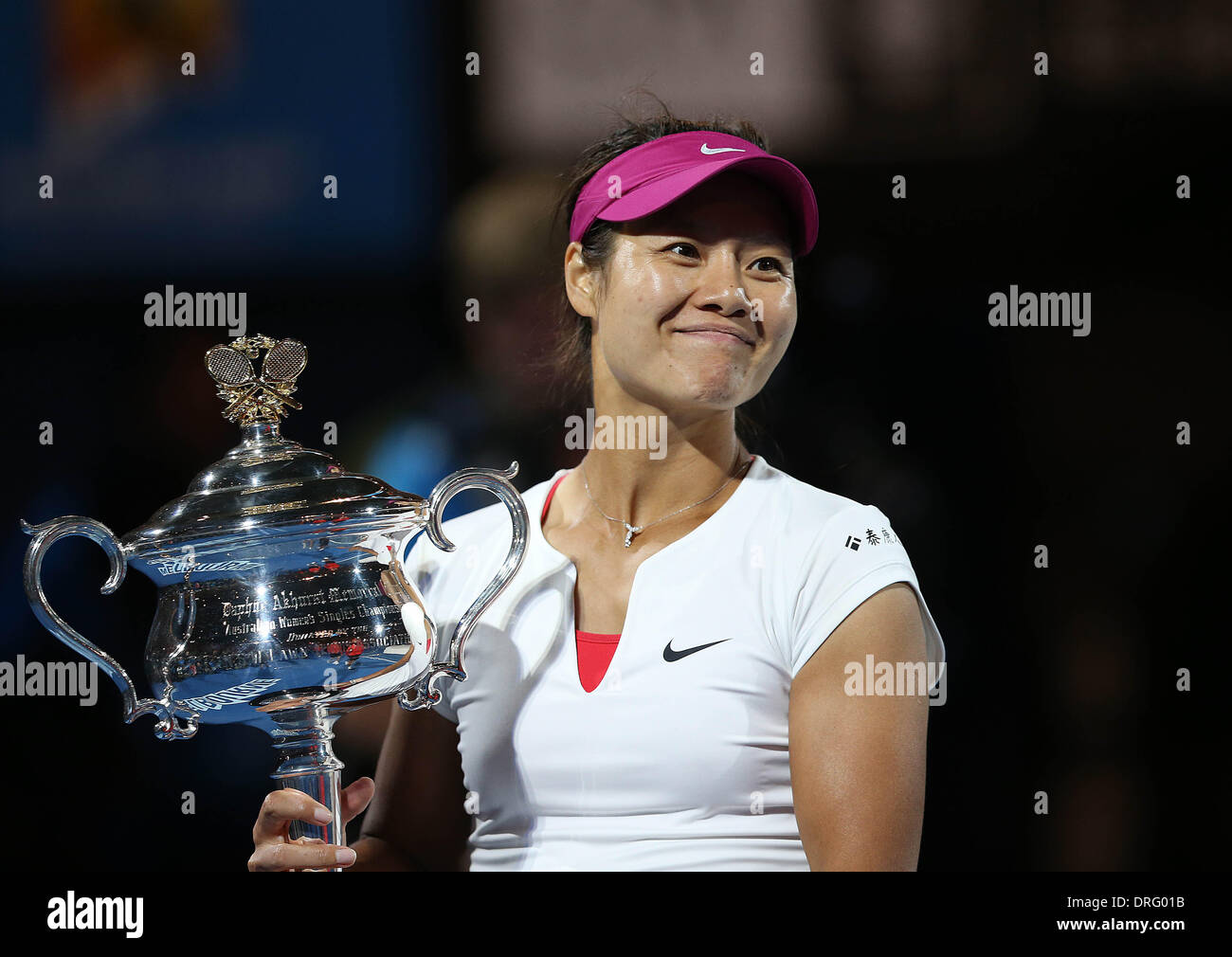 (140125) -- MELBOURNE, Jan. 25, 2014 (Xinhua) -- Li Na of China shows her trophy during the awards ceremony after winning her women's singles final match against Dominika Cibulkova of Slovakia at 2014 Australian Open Stock Photo