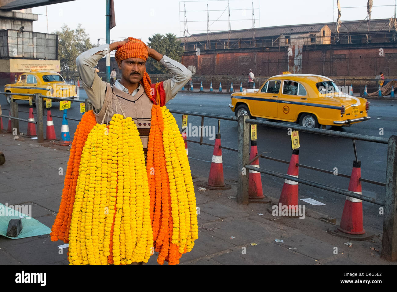 India, West Bengal, Kolkata, Flower Seller with Marigolds next to Hooghly Bridge Stock Photo