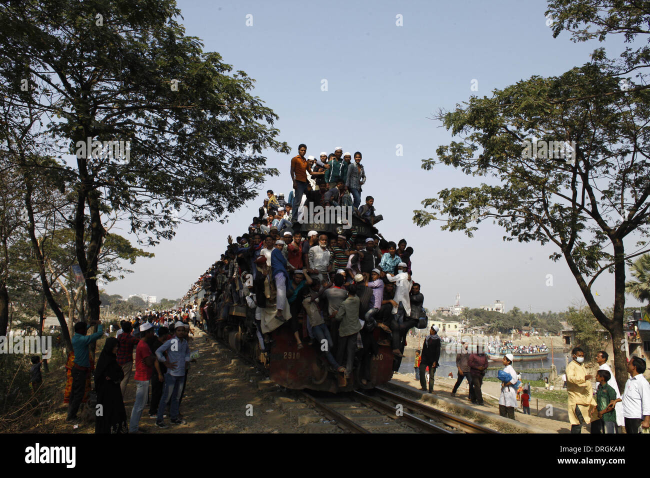 Dhaka,Bangladesh. 26th Jan, 2014. Bangladeshi Muslim devotees board a train after attending the Akheri Munajat concluding prayers on the third day of Biswa Ijtema, the second largest Muslim congregation after the Hajj at Tongi with more than two million Muslims. The Biswa Ijtema, the world’s second largest religious gathering of Muslims concluded with the prayer of Akheri Munajat on the bank of river Turag. The event focuses on prayers and meditation and does not allow political discussion.  Thousands of Muslims joined the prayer at the Biswa Ijtema grounds and surrounding areas. Stock Photo