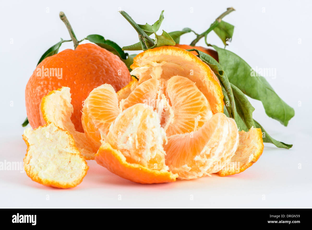 Satsuma with leaves hires stock photography and images Alamy