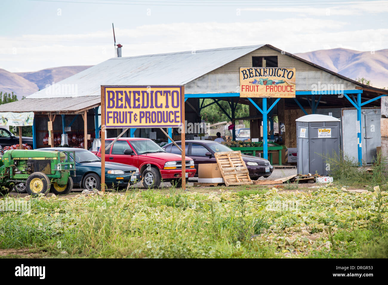 Fruit and vegetable stand hires stock photography and images Alamy