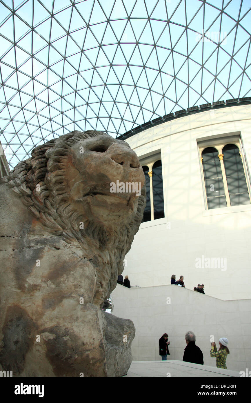 Designed by Foster and Partners, the Queen Elizabeth II Great Court in the British Museum’s inner courtyard  & the Reading Room Stock Photo