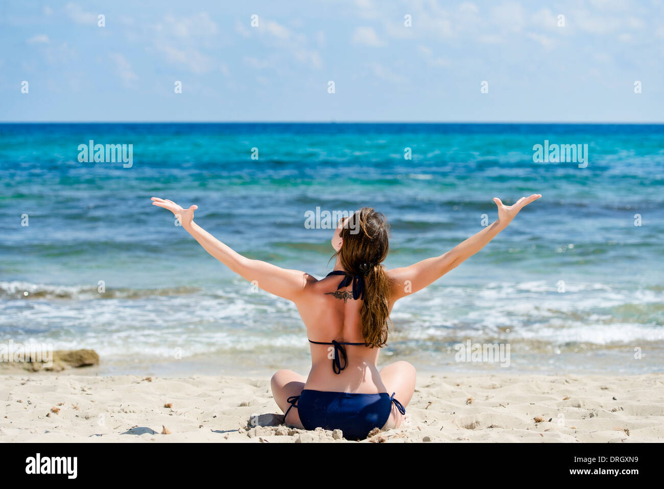 Frau im Bikini genießt den Urlaub am Strand, Ibiza, Spanien - woman makes holiday at the beach, Ibiza, Spain Stock Photo