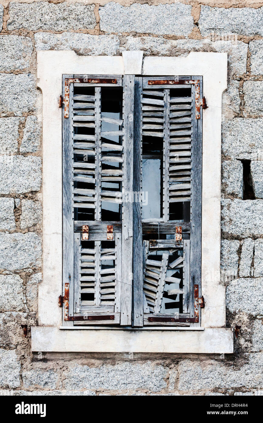 Broken shutters hires stock photography and images Alamy