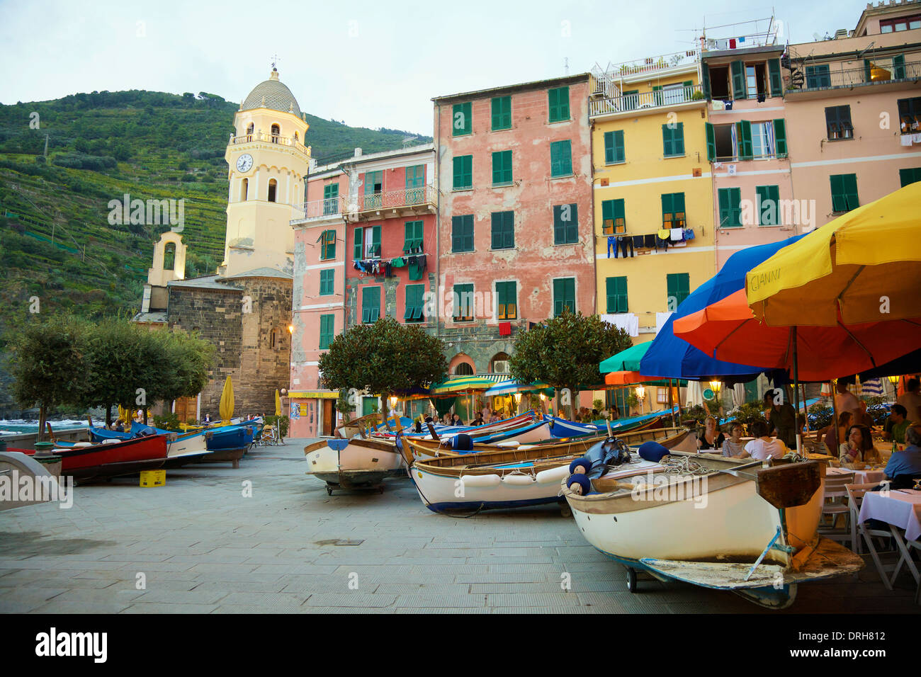 Harbour restaurants and shops in Vernazza, Cinque Terre, La Spezia