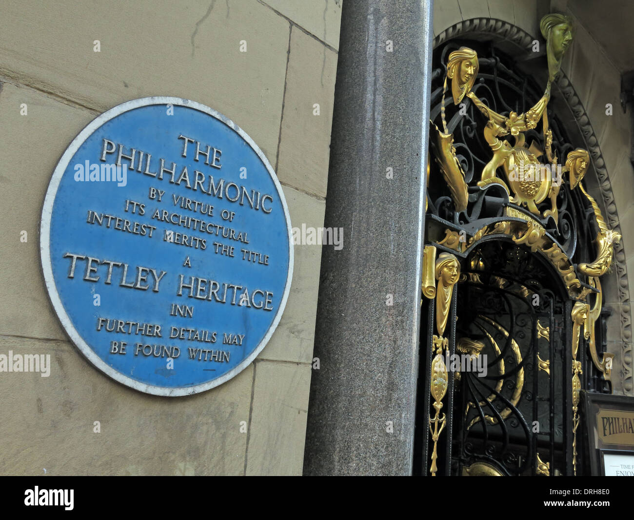 Entrance to the Philharmonic Dining Rooms tavern in Gold Liverpool maritime England UK - Blue Heritage Plaque Stock Photo