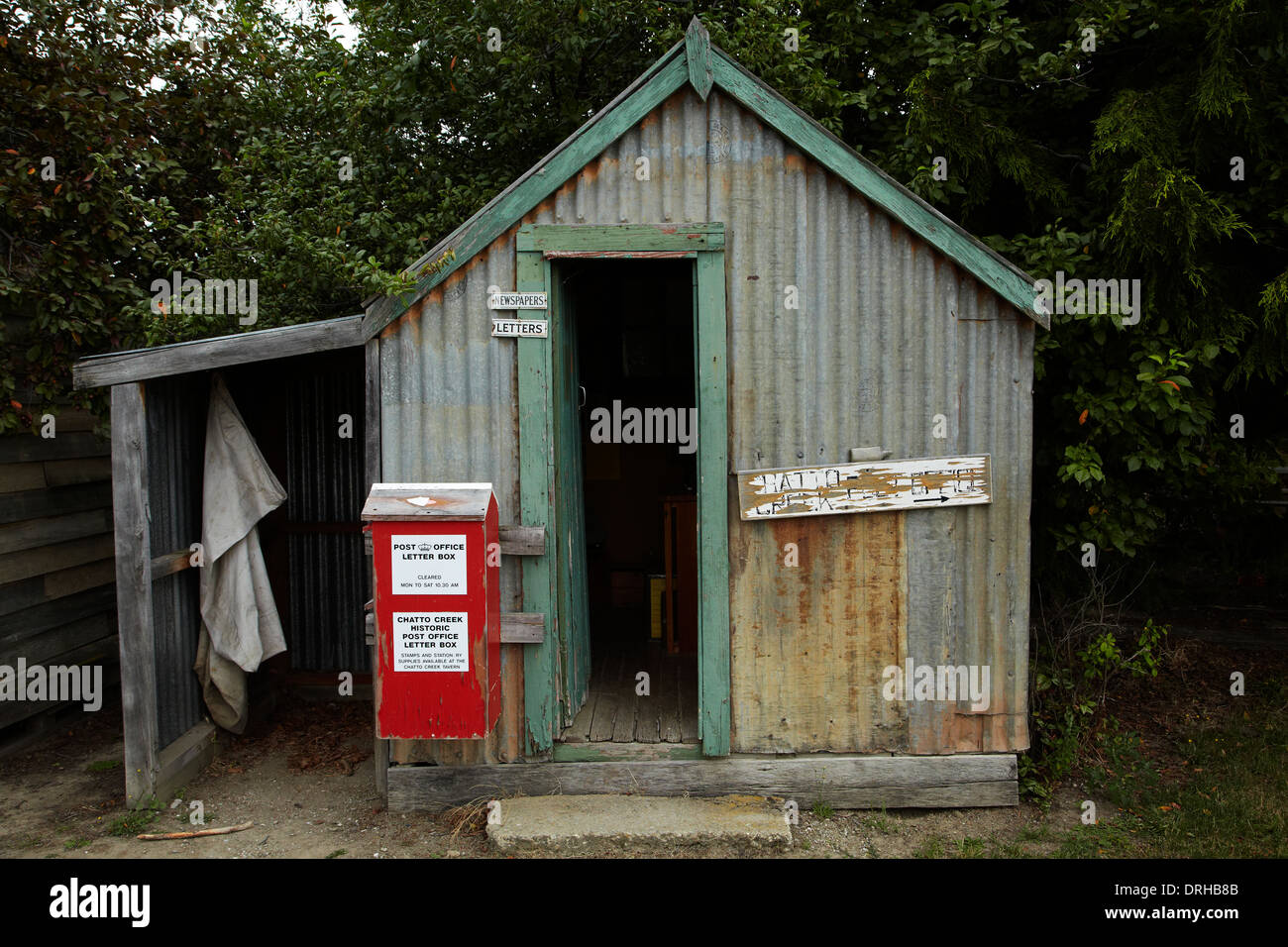 Historic Post Office by Chatto Creek Tavern, on Otago Central Rail Trail, Central Otago, South Island, New Zealand Stock Photo