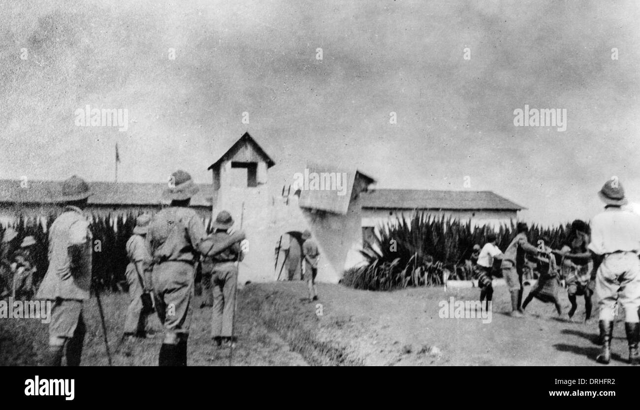 British demolishing Fort Dschang, Cameroon, Africa, WW1 Stock Photo