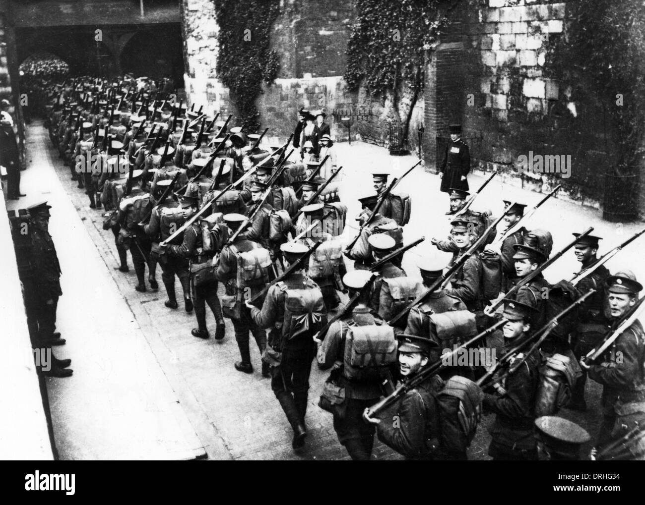 2nd Scots Guards leaving Tower of London, WW1 Stock Photo