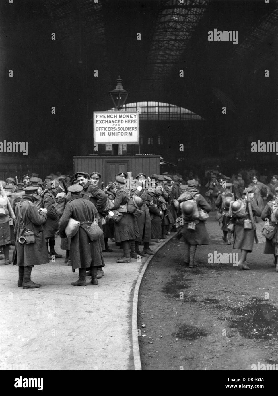 Soldiers on leave at a railway station, WW1 Stock Photo