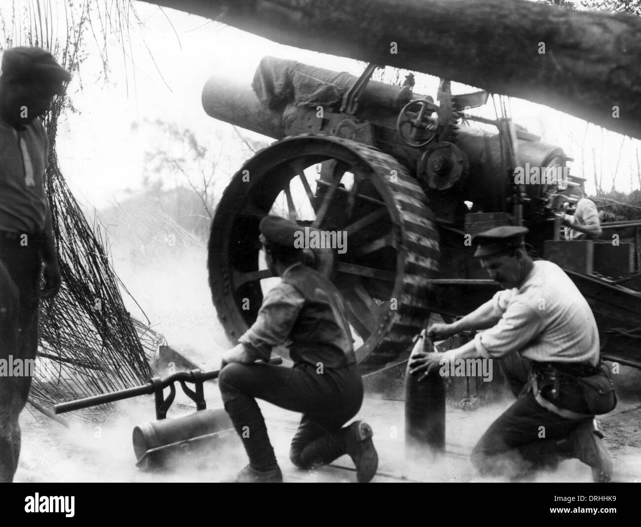 Howitzer in action at Wagonlieu, France, WW1 Stock Photo