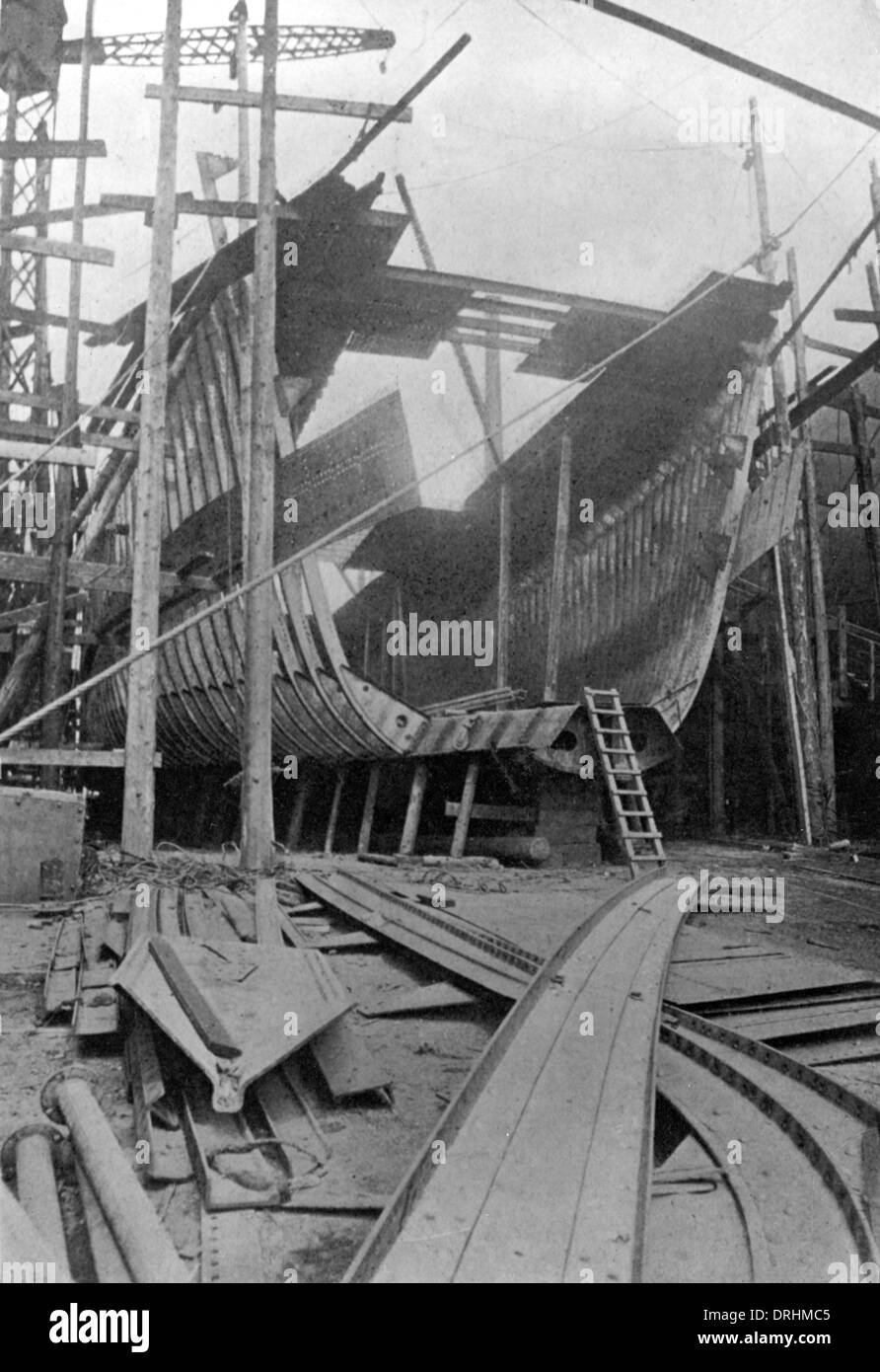 Framing and plating the hull of a ship, WW1 Stock Photo - Alamy