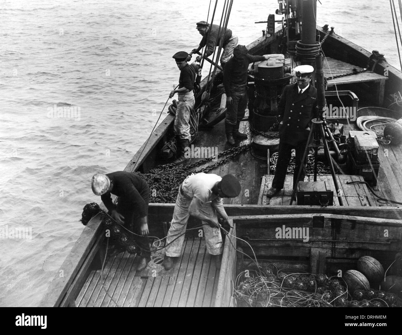 British sailors laying anti-submarine nets from drifter, WW1 Stock Photo