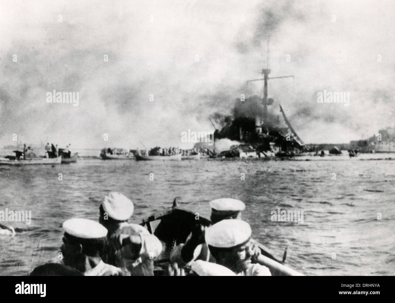 Italian naval action with sailors in a boat, WW1 Stock Photo - Alamy