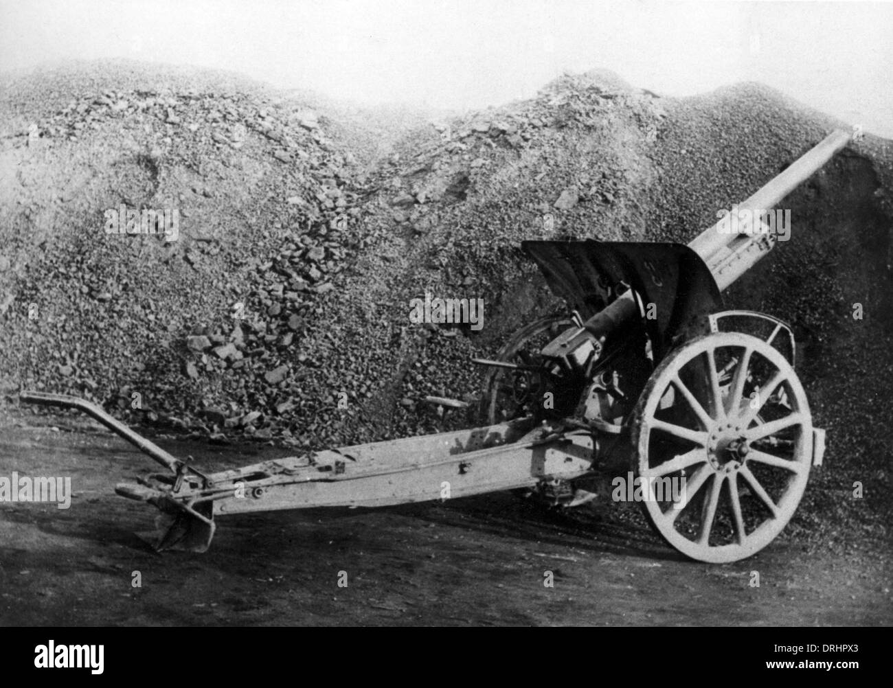 German 77mm field gun on howitzer carriage, WW1 Stock Photo
