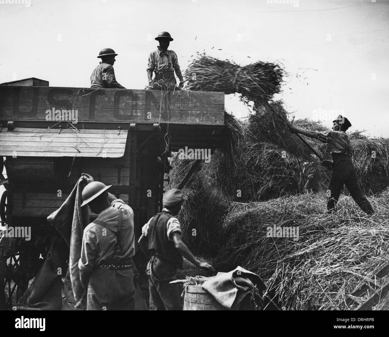 Canadian Troops Using Ruston Threshing Machine WW1 Stock Photo Alamy canadian-troops-using-ruston-threshing-machine-ww1-stock-photo-alamy