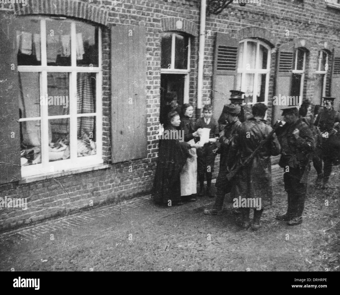 Inhabitants giving coffee to British troops, Flanders, WW1 Stock Photo