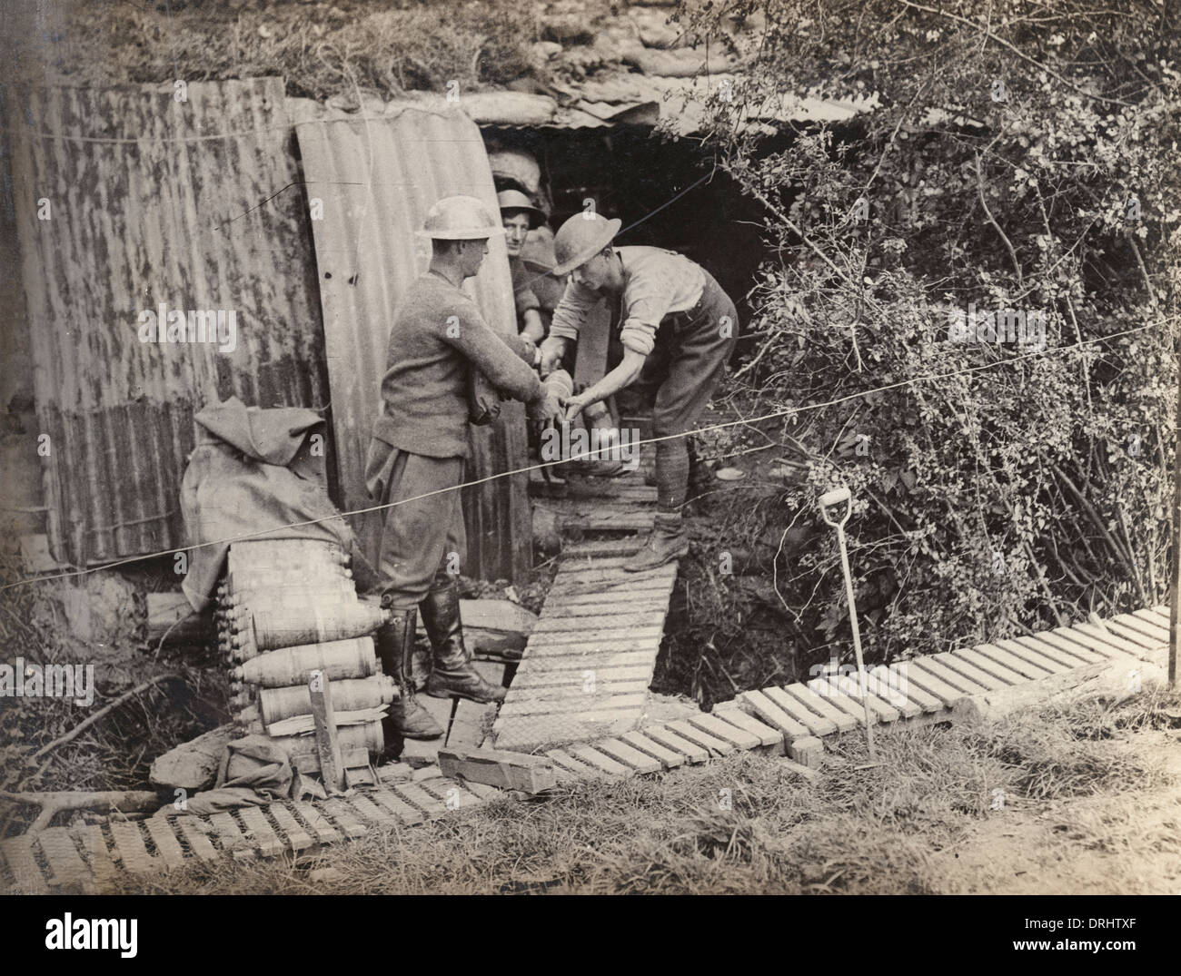 New Zealand howitzer battery moving shells, WW1 Stock Photo