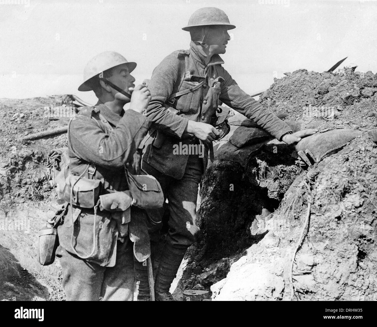Two British soldiers in a trench, WW1 Stock Photo
