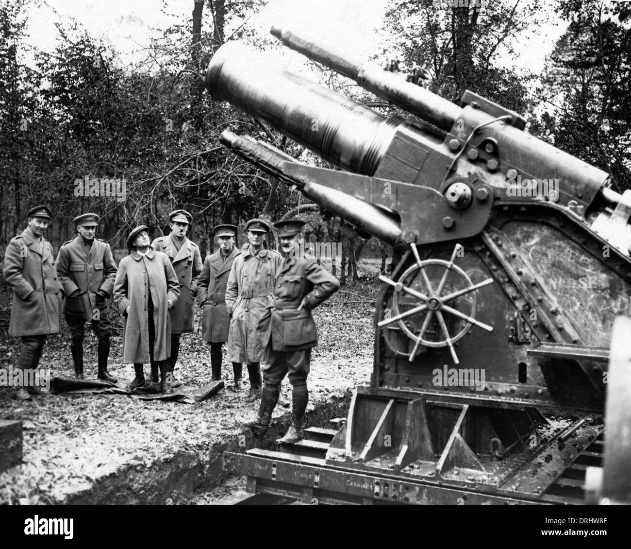 Ben Tillett looking at a British howitzer, France, WW1 Stock Photo