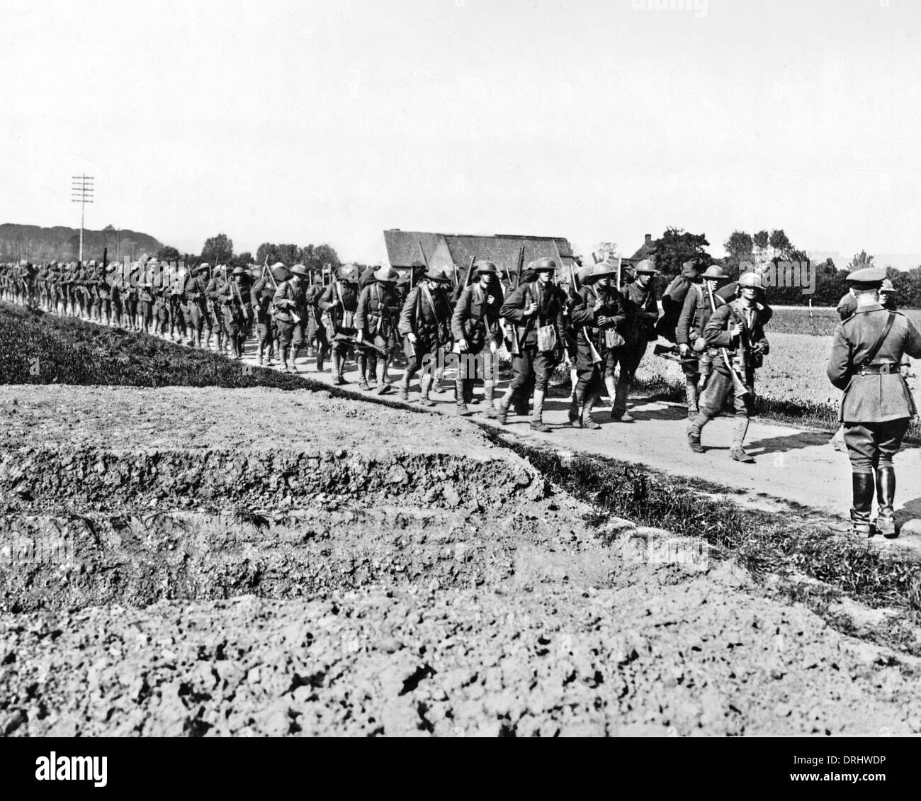 Ww1 soldiers marching hires stock photography and images Alamy