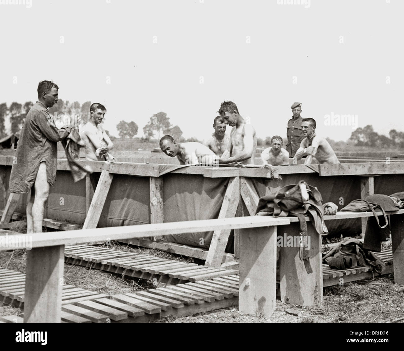 Soldiers washing hires stock photography and images Alamy