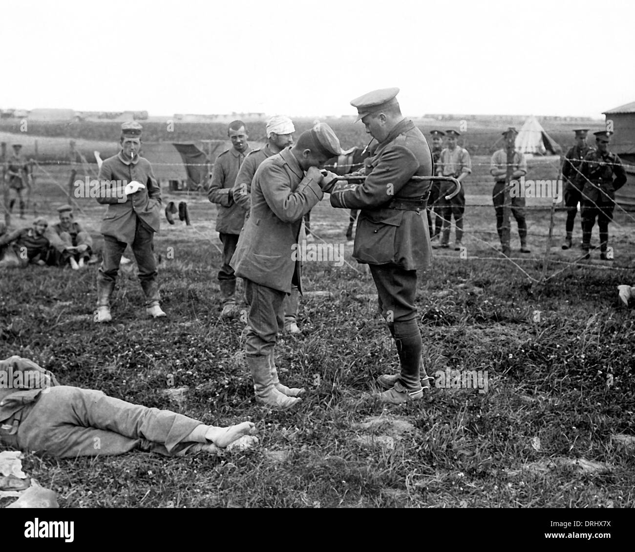 British MO with German prisoner, Western Front, WW1 Stock Photo