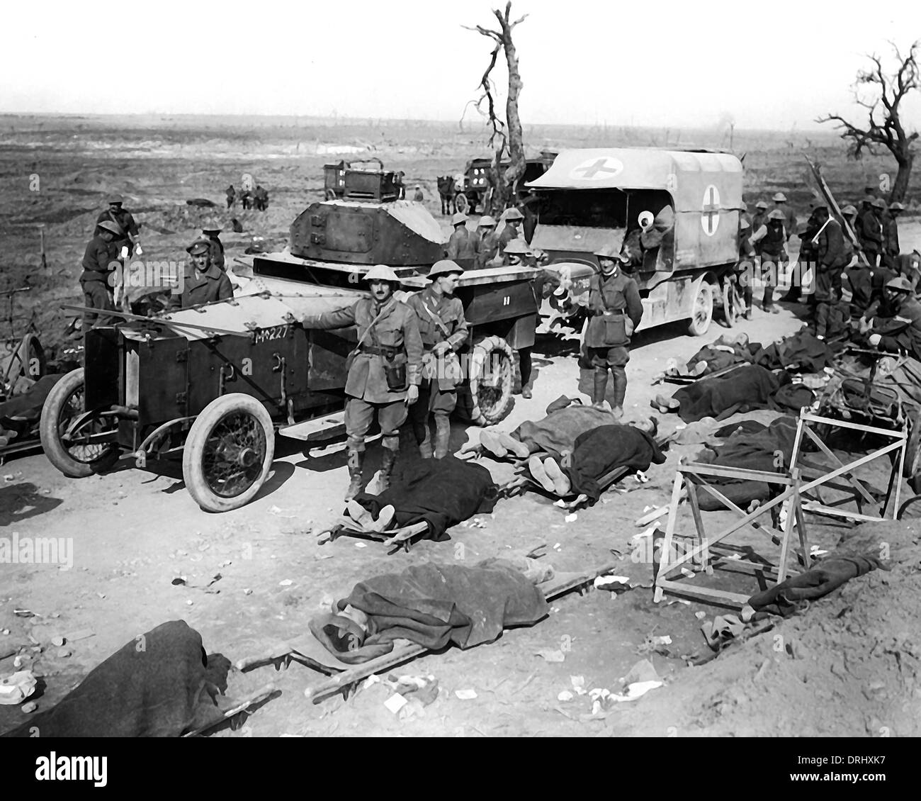Wounded British soldiers on a road, Western Front, WW1 Stock Photo