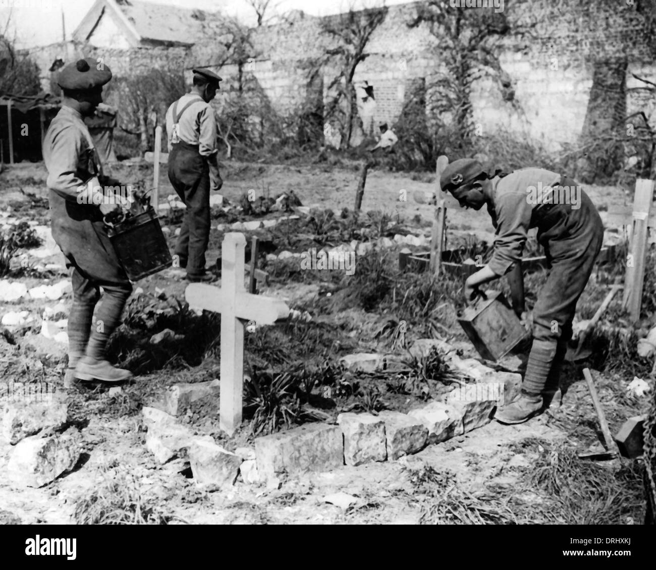 British soldiers tending graves, Western Front, WW1 Stock Photo