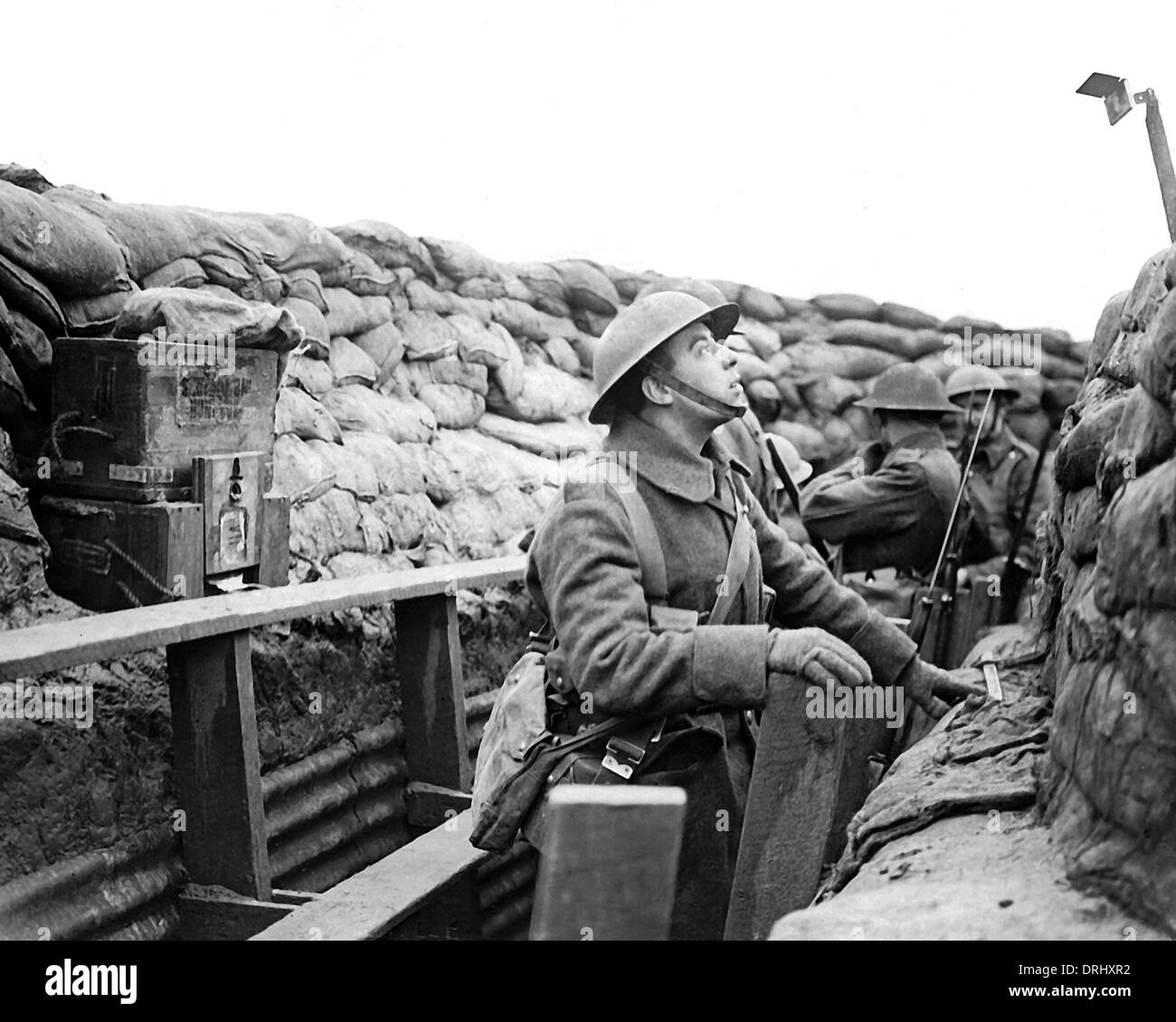 British soldier in trench with periscope, WW1 Stock Photo