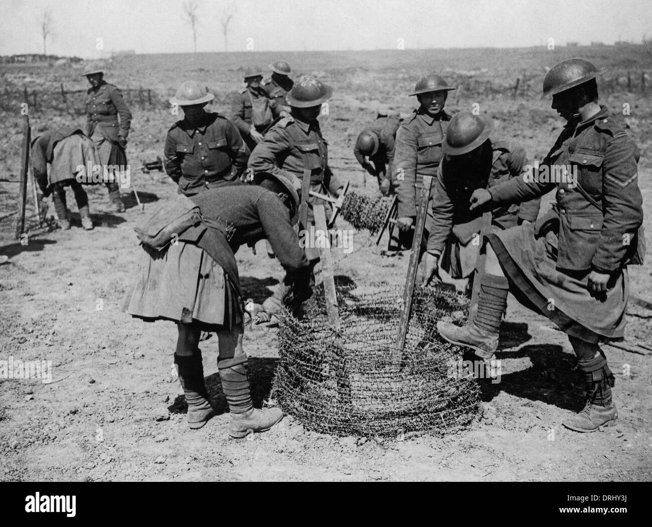 Gordon Highlanders with barbed wire, Western Front, WW1 Stock Photo