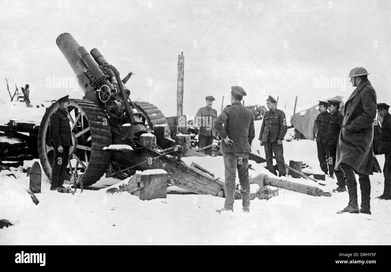 British heavy howitzer in snow, Western Front, WW1 Stock Photo