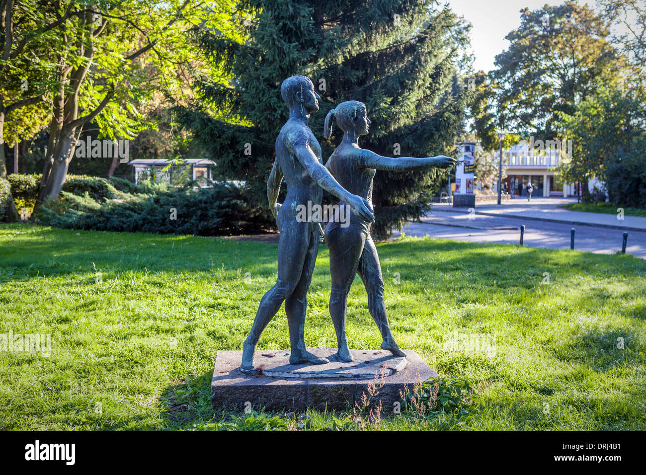 Bronze statue man woman couple hi-res stock photography and images - Alamy