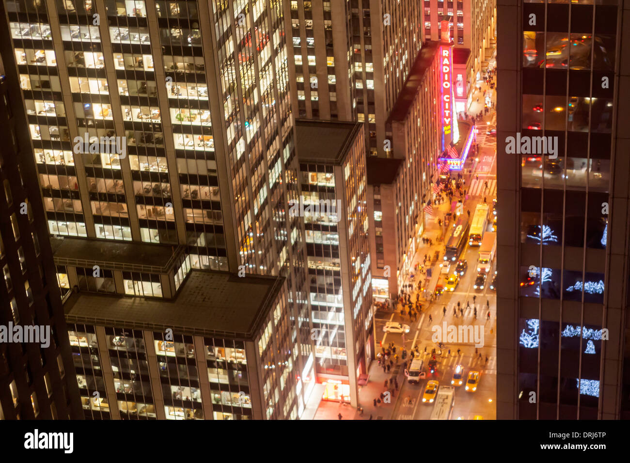 New York Skyscrapers Looking Up Night Hi Res Stock Photography And Images Alamy