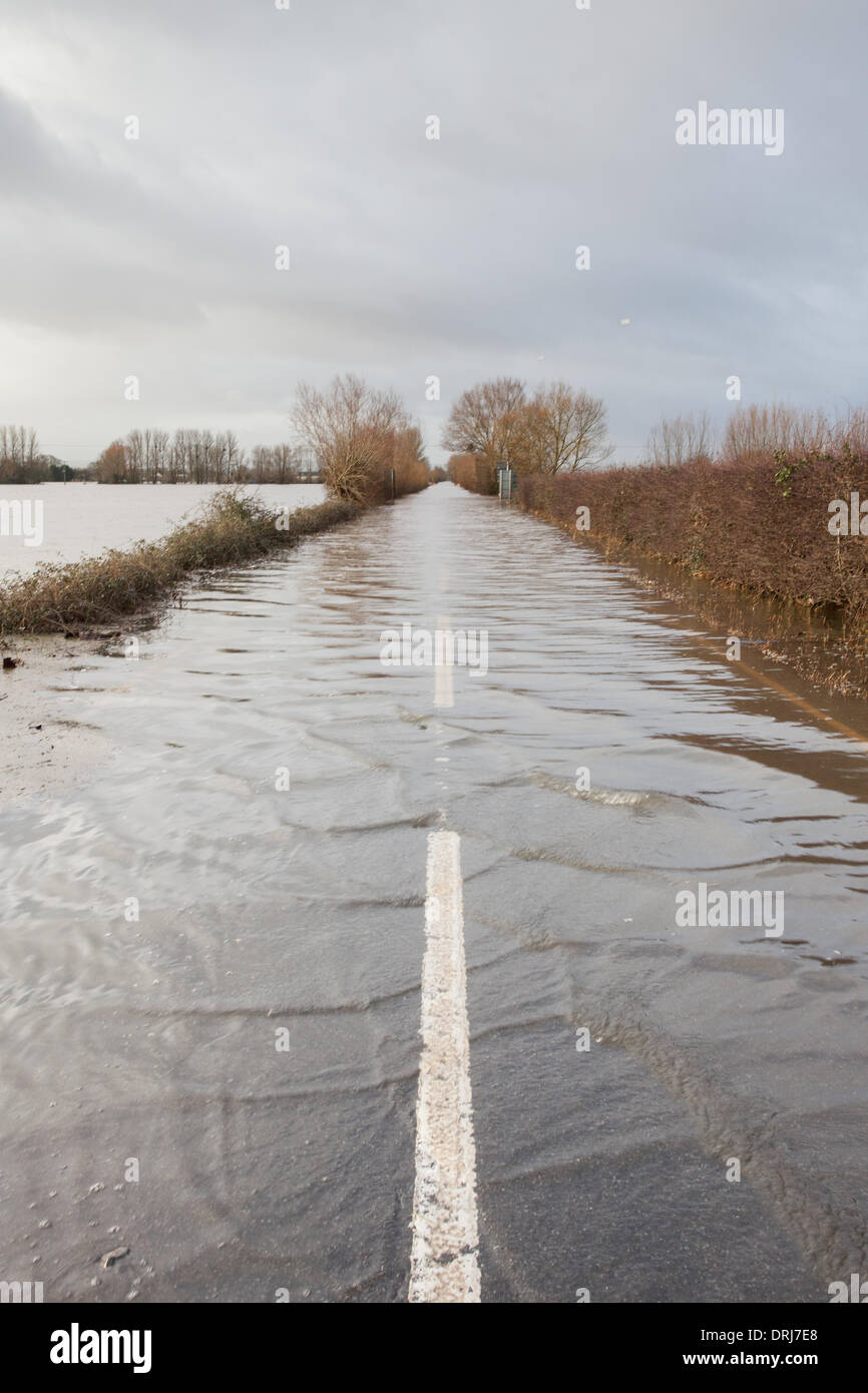 Burrowbridge, Somerset, UK. 27th January 2014.  The A361 from Burrowbridge to Taunton remains flooded during the extensive flooding affecting the Somerset levels Stock Photo