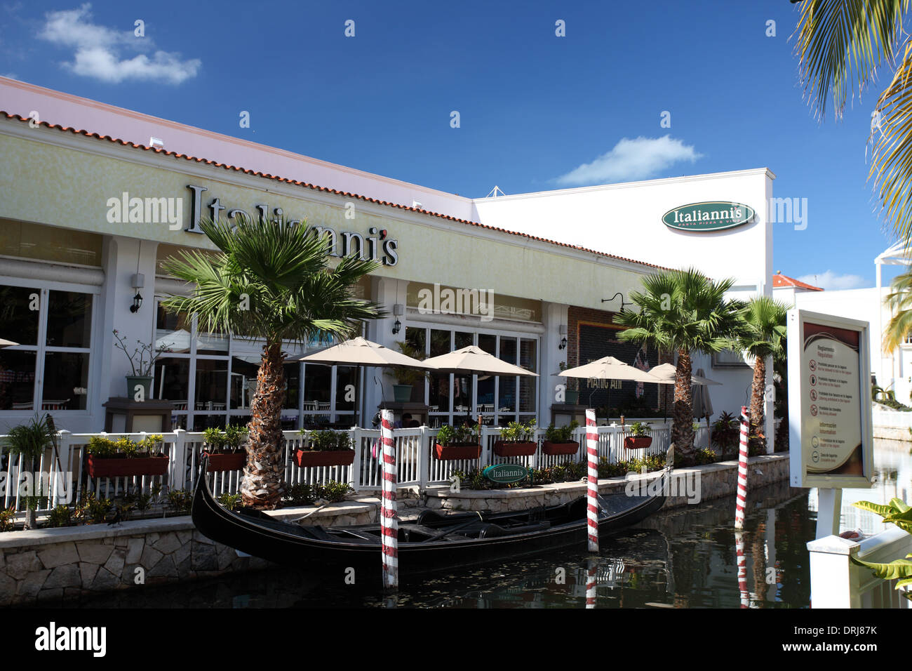 Italianni's Italian restaurant, La Isla shopping mall in Cancun Stock