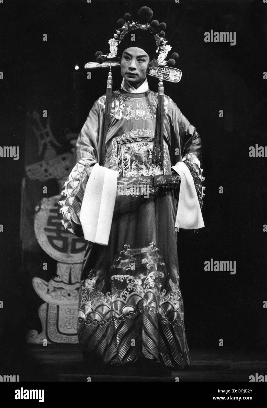 Chinese opera stage Black and White Stock Photos & Images Alamy