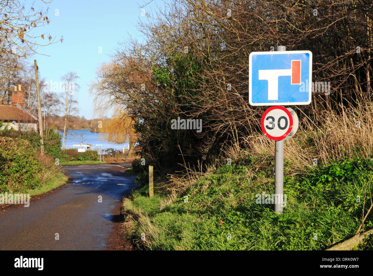 A country road to Malthouse Broad with 30 mph speed limit sign and road